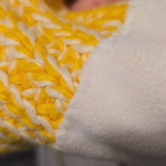 Eisbor Beanie - Picture 7 of 9